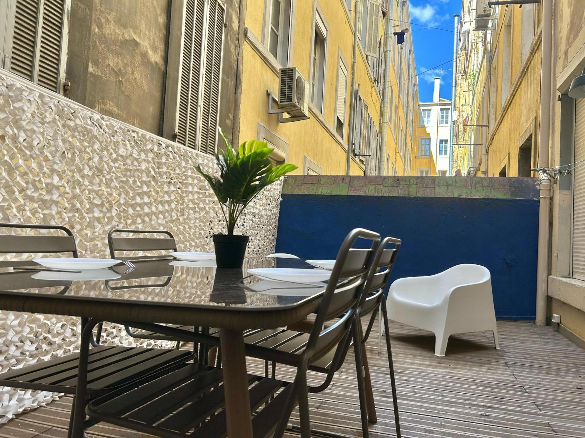 מרסיי Chez Marie Et Romain- Appartement De Charme Au Coeur De La Joliette Proche Panier Centre Ville מראה חיצוני תמונה